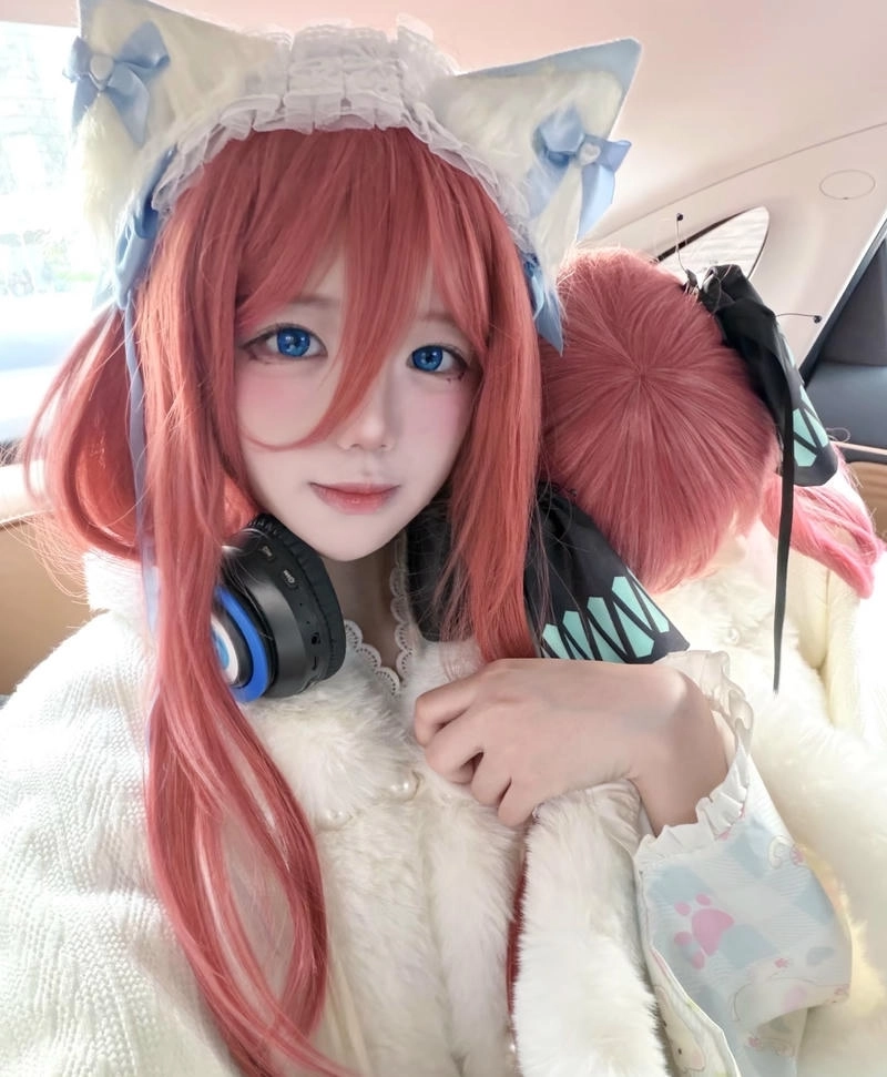 Tạo hình nhân vật anime tóc tai nghe xanh nổi bật