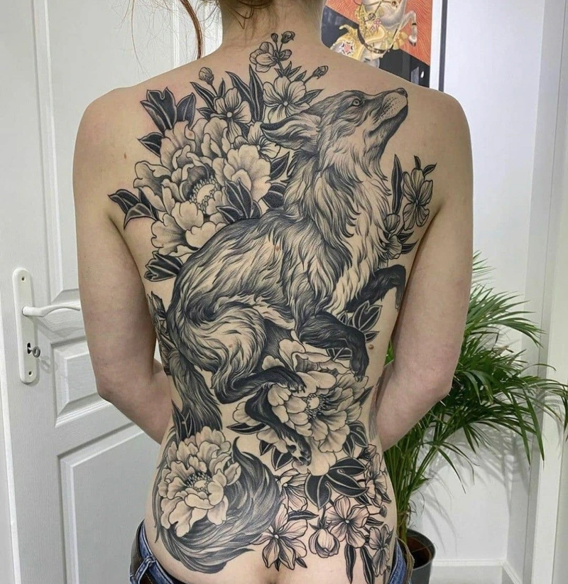 Thiết kế tattoo đẹp mắt được nhiều người chọn hình xăm full lưng nữ