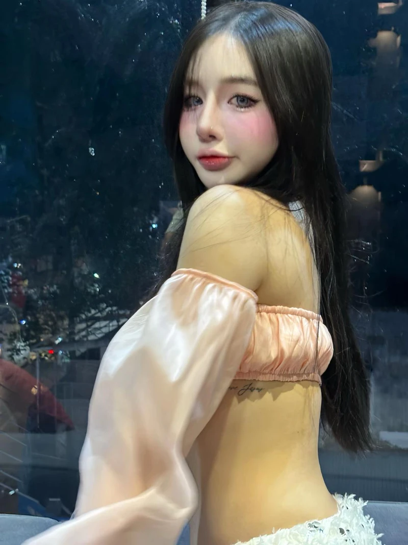 Ảnh Tiffany Thư Gymer sexy cong cong mê hoặc