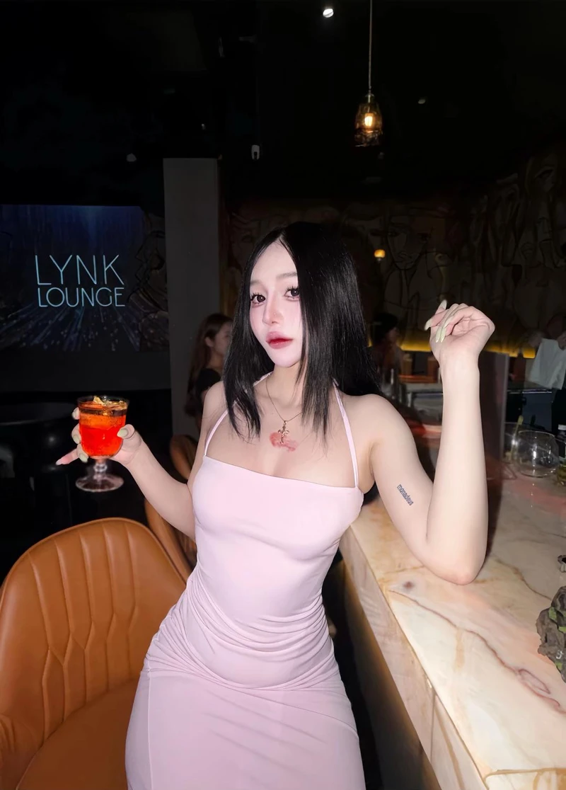 Ảnh Tiffany Thư Gymer sexy khiêu dâm thanh lịch