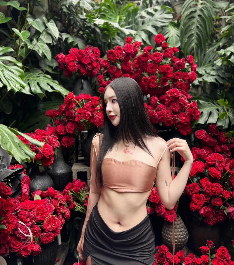 Hình Tiffany Thư Gymer sexy khiêu dâm rực rỡ