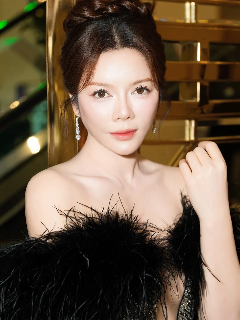 Ảnh Lý Nhã Kỳ gợi cảm rạng ngời