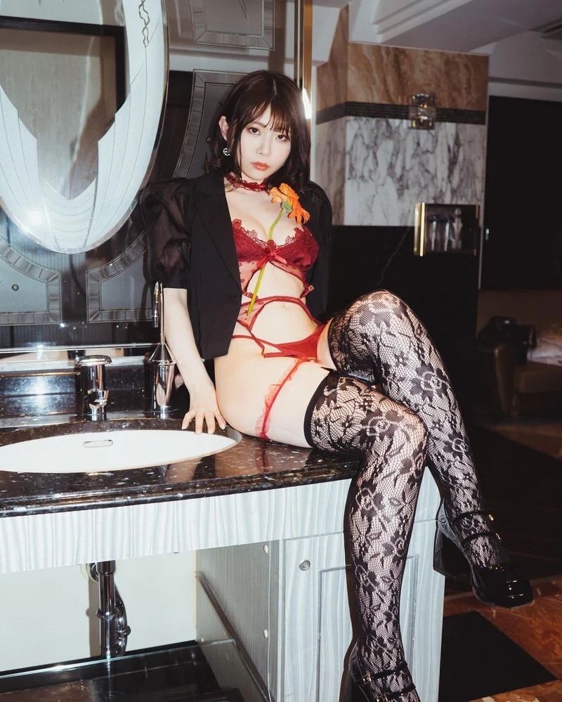 Ảnh sex Aoi Ibuki mông đít căng tròn siêu quyến rũ