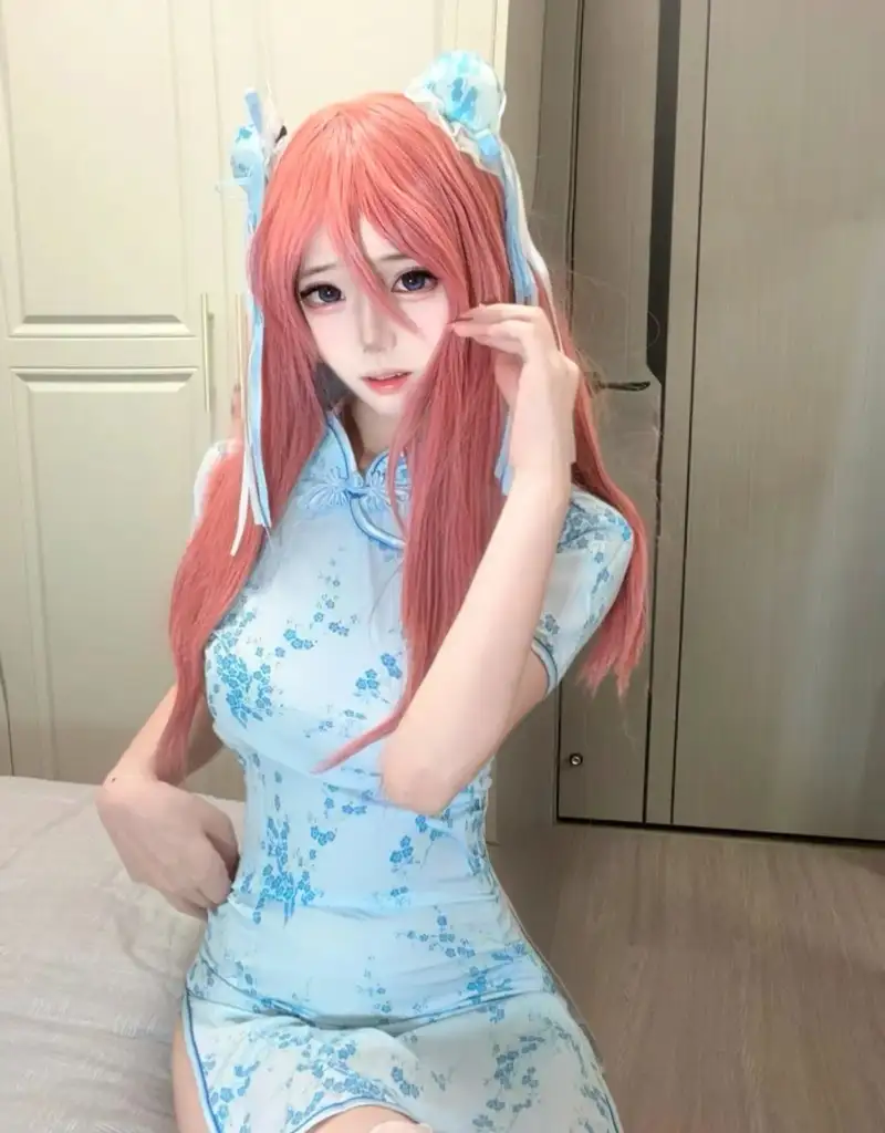 Nino Nakano cosplay ảnh anime ấn tượng