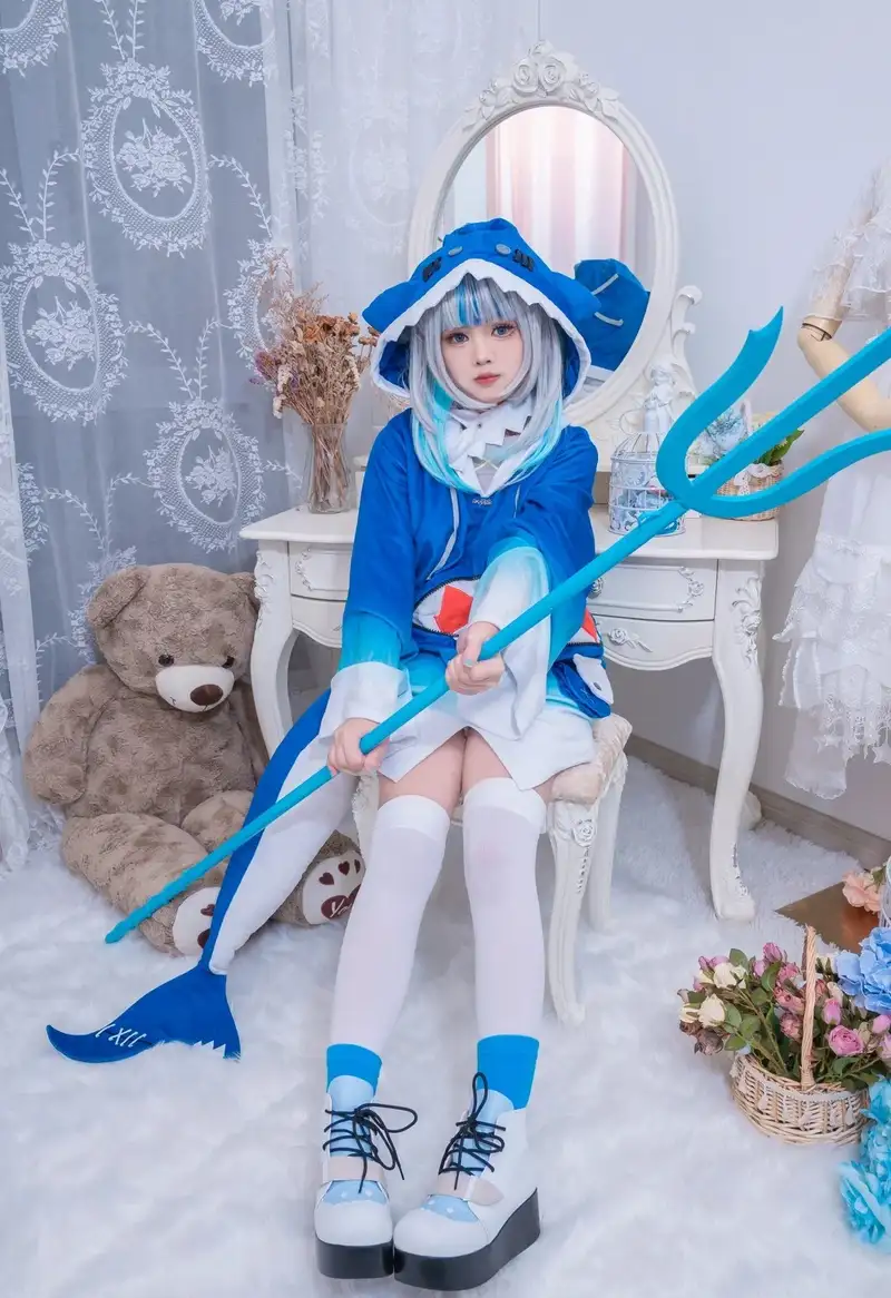 Yaoyaoqwq Gawr Gura cosplay ấn tượng