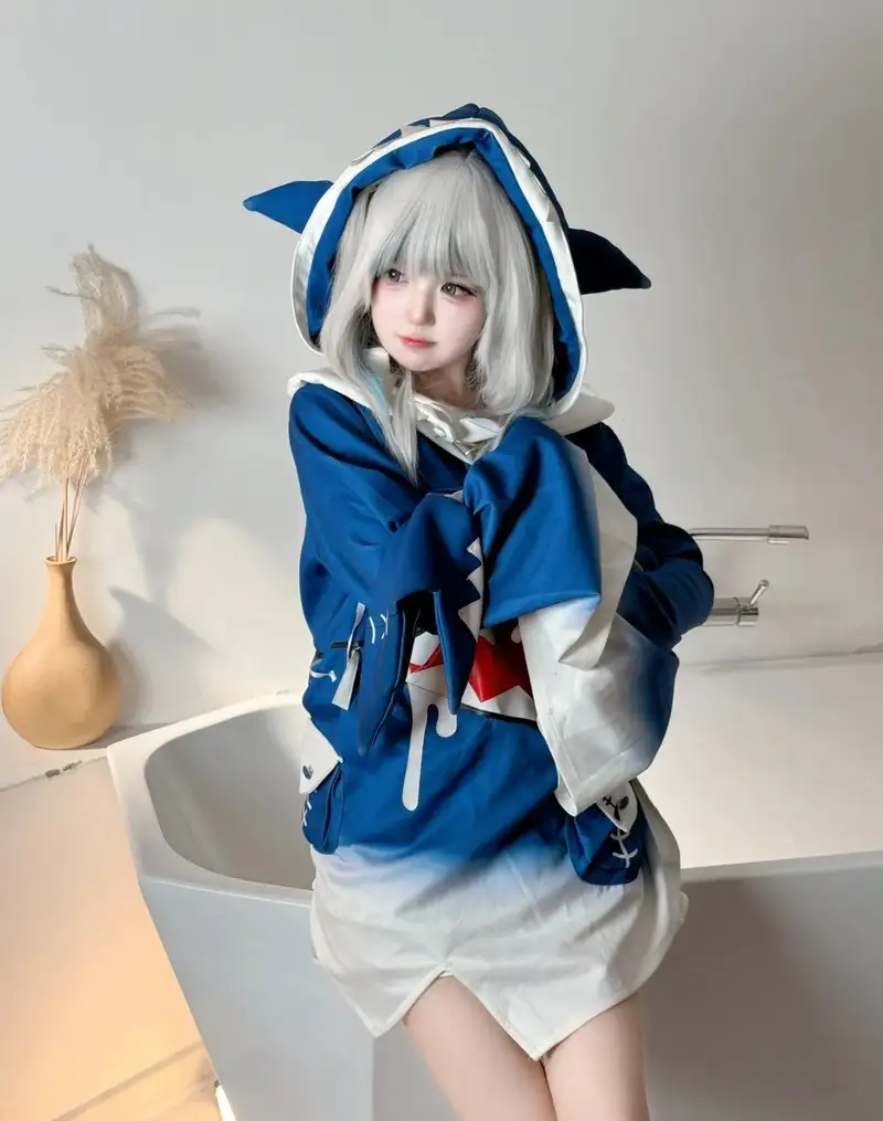 Yaoyaoqwq cosplay Gawr Gura ảnh