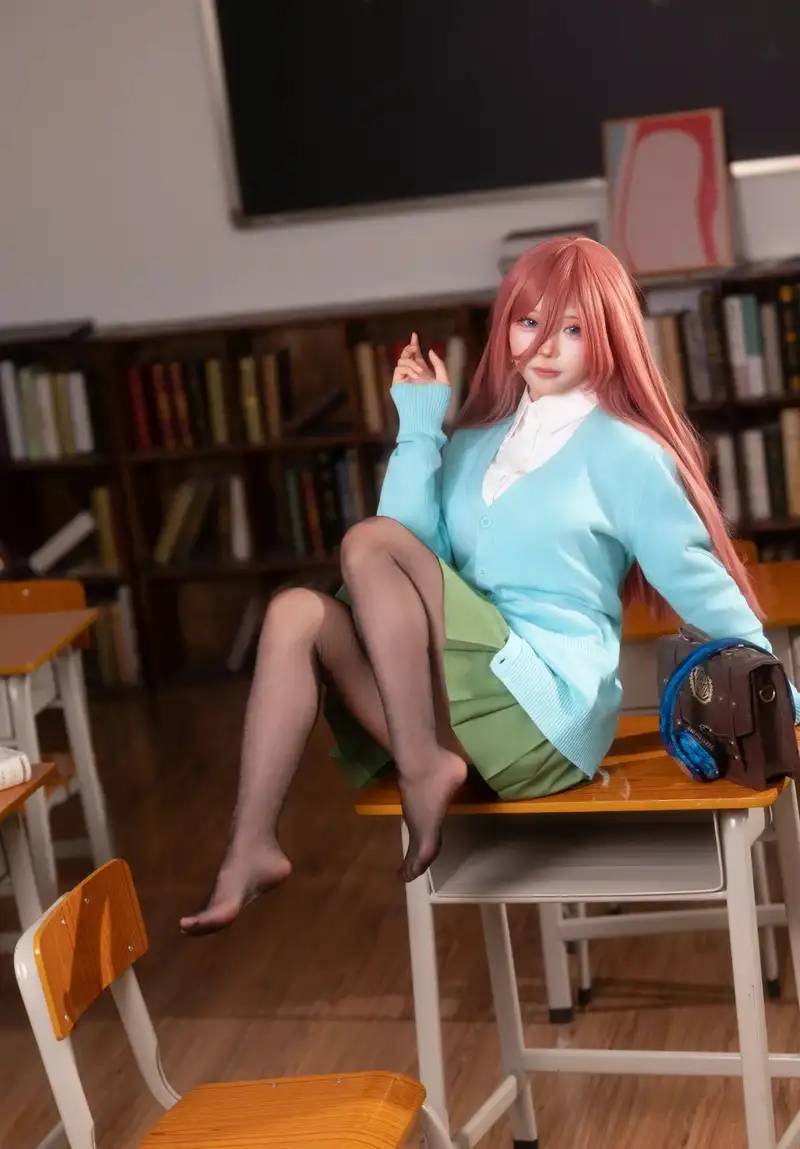 ảnh Nino Nakano cosplay phong cách dễ thương