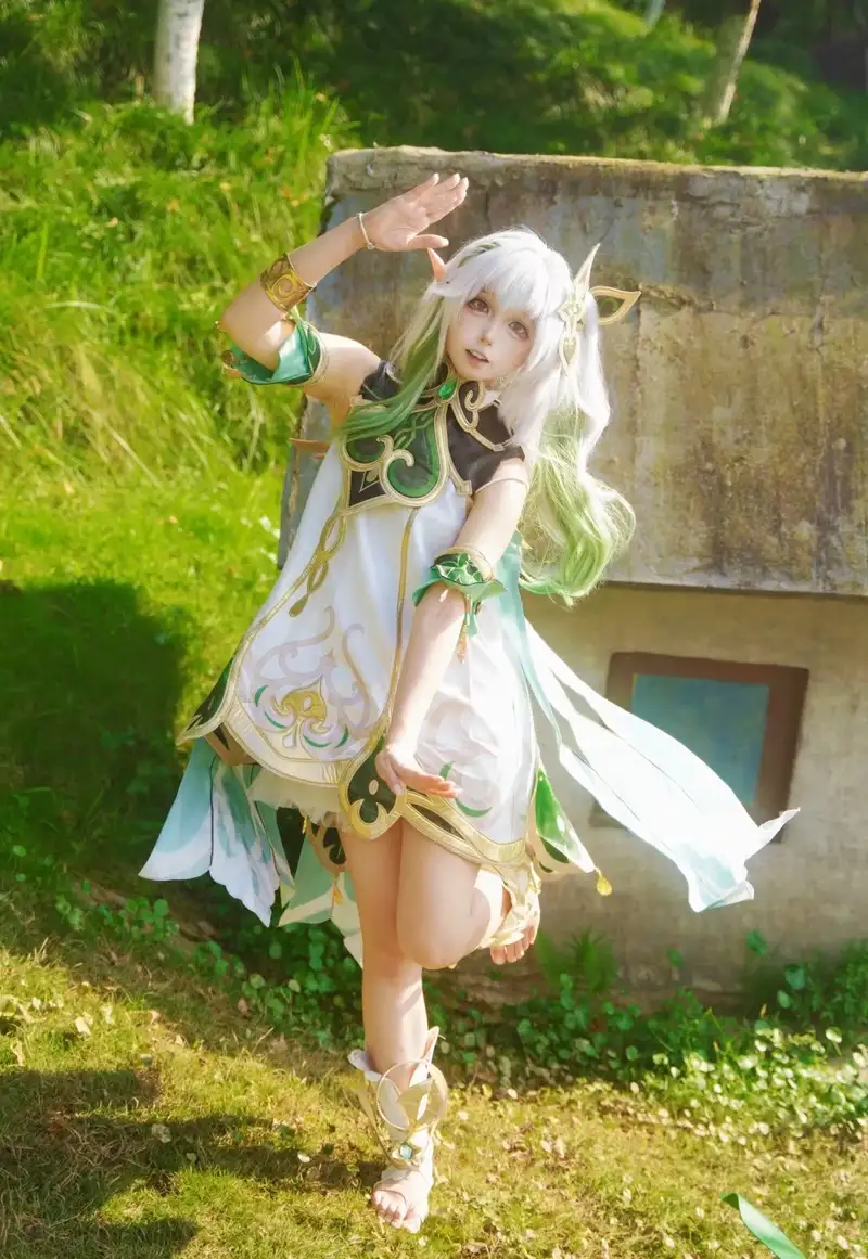 ảnh cosplay Nahida tạo hình nhân vật cuốn hút