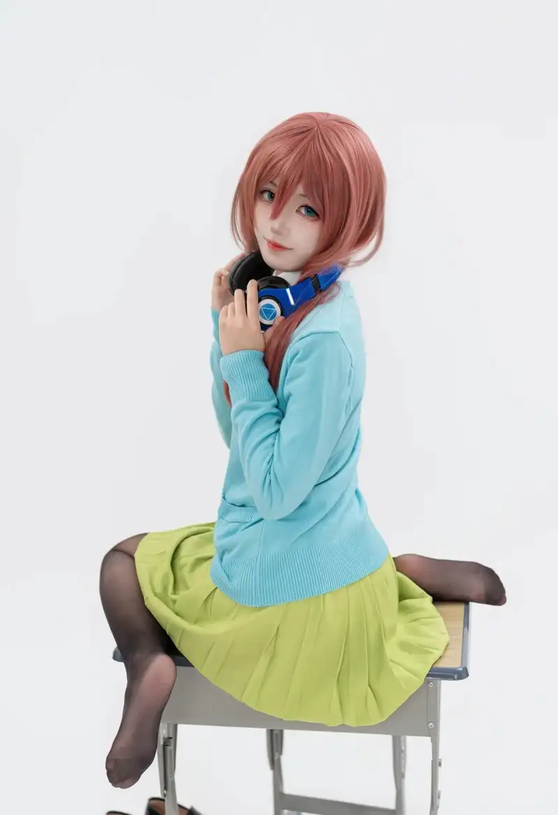 hình ảnh Nino Nakano cosplay dễ thương