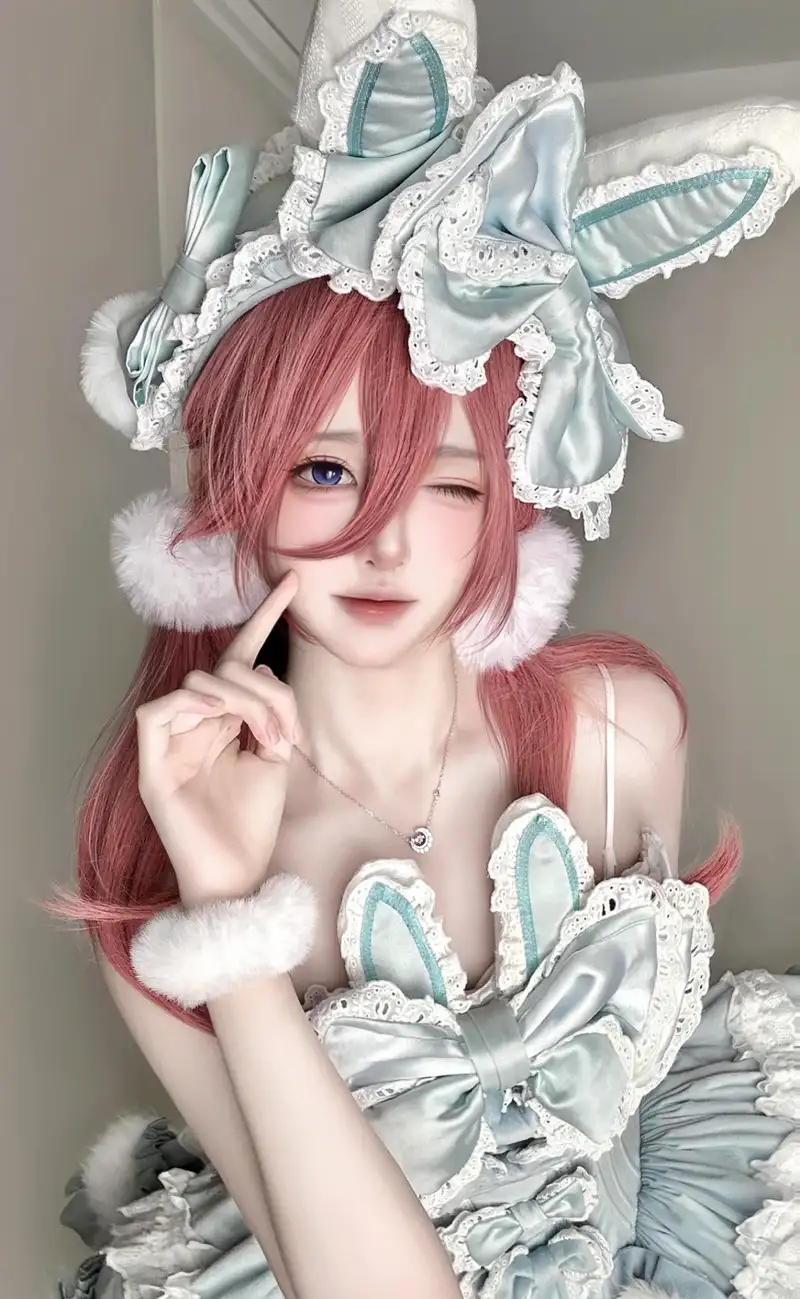 hình ảnh Nino Nakano cosplay nổi bật