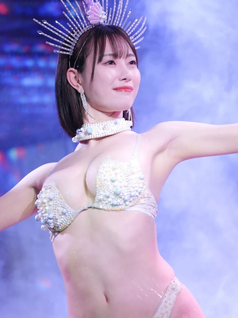 Akari Mitani show hàng bikini không che 2K