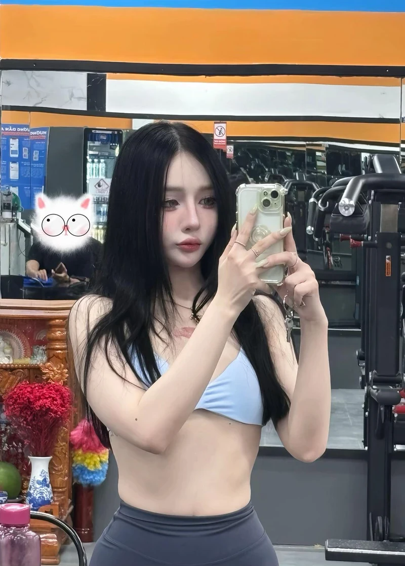Ảnh Tiffany Thư gymer TikTok sexy cuốn hút