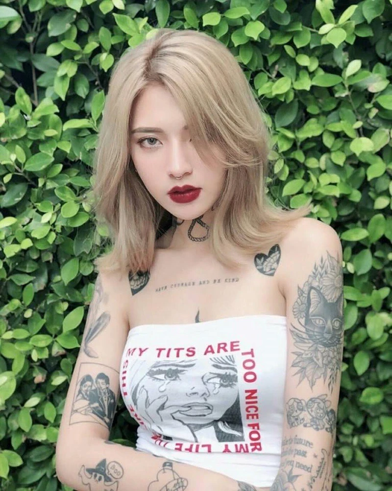 Ảnh gái xăm mình duyên dáng cá tính