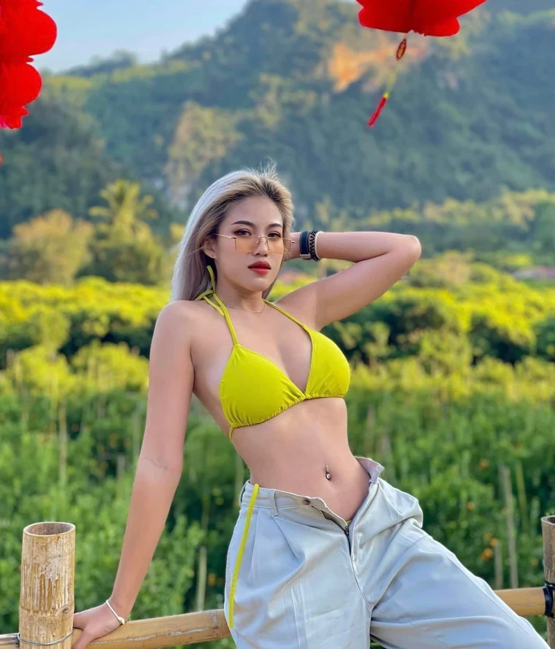 Ảnh gái xinh Tiktok mặc bikini ngực to khủng siêu phẩm