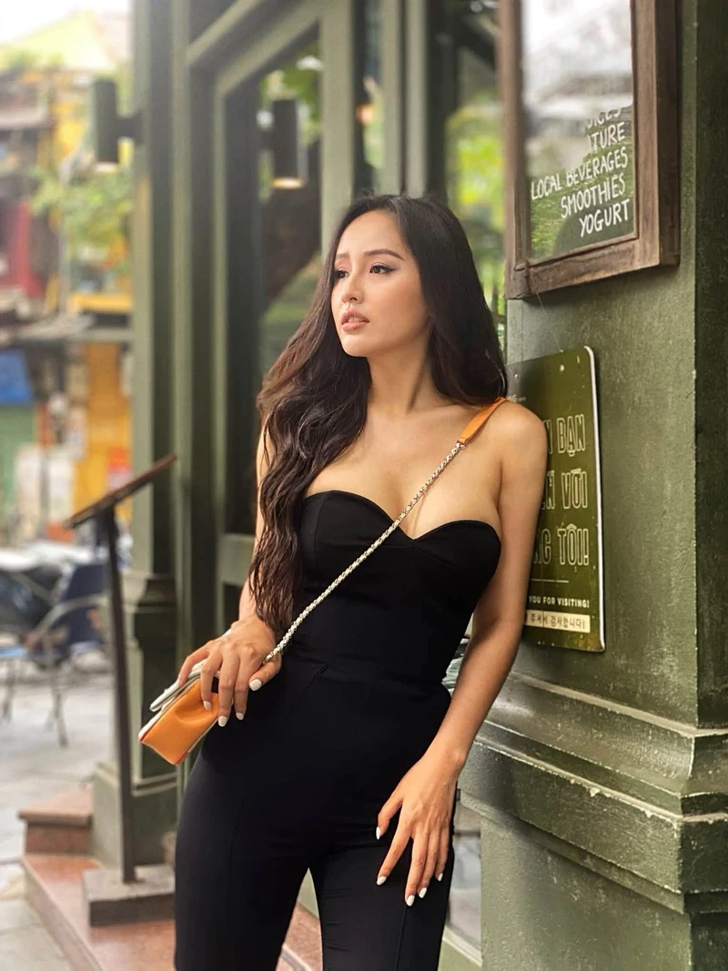 Ảnh người đẹp Mai Phương Thuý gợi cảm với bikini