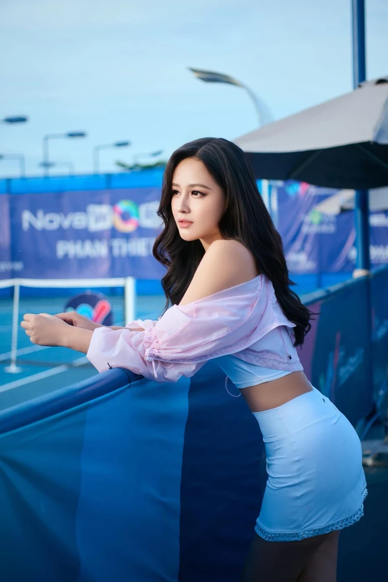 Bộ ảnh bikini Mai Phương Thuý thanh lịch và quyến rũ
