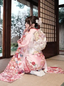 Cô gái Kimono lột đồ để lộ vú to tròn gợi tình