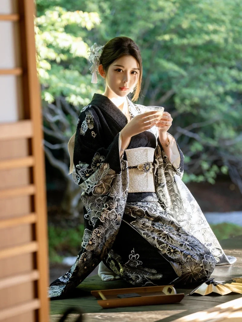 Cô nàng Kimono cởi đồ lộ hàng gợi tình