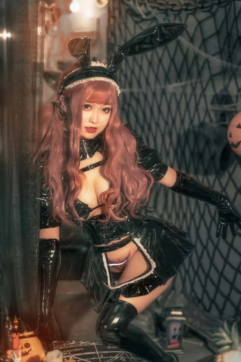 Cosplay show hàng bikini quyến rũ hút hồn