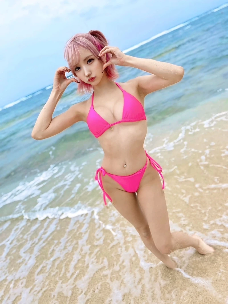 Diễn viên Mocha Haruyo bikini hồng pastel vừa cute sexy