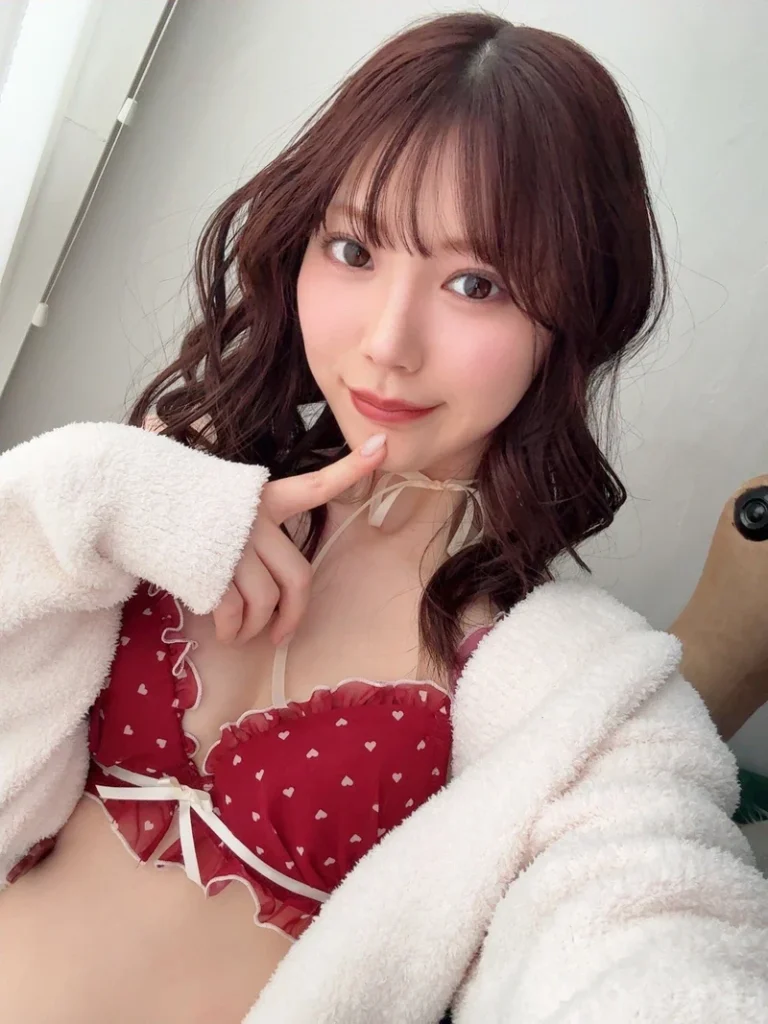 Diễn viên nhật Ishikawa Mio bikini đỏ