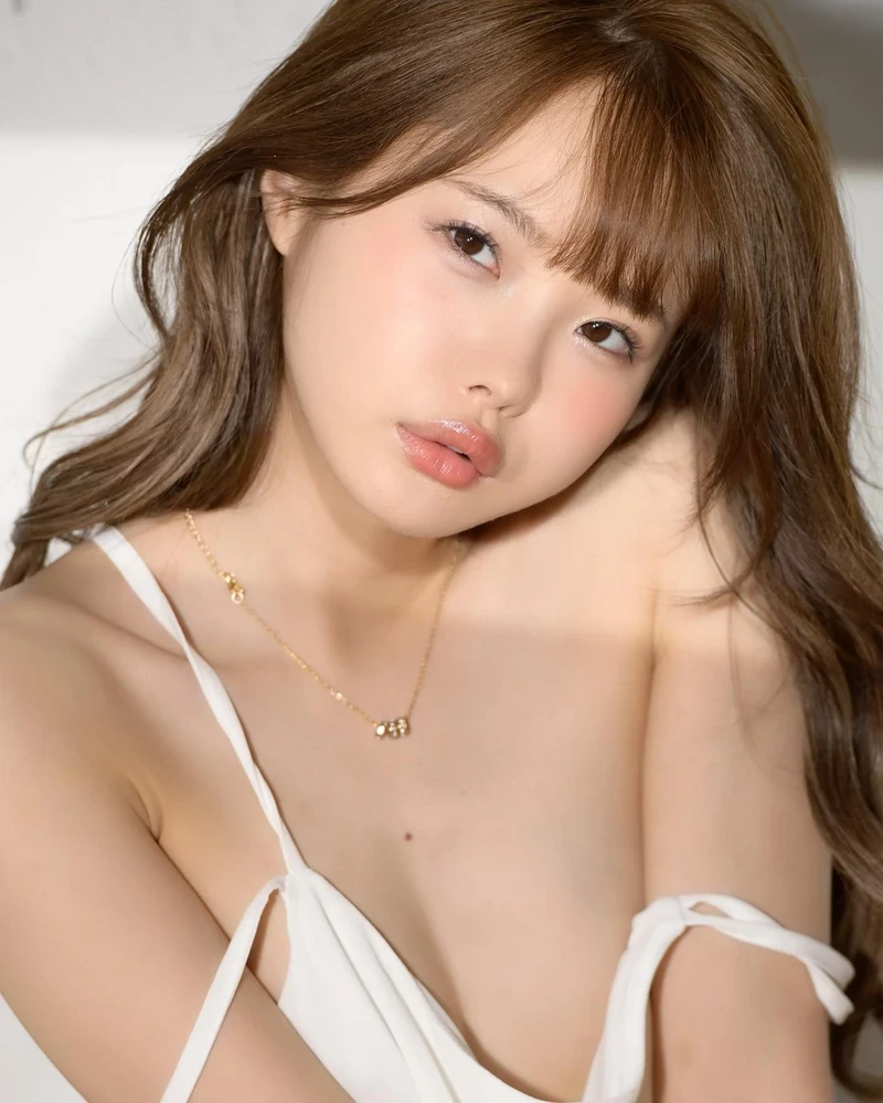 Hình Ichika Matsumoto bikini mỏng manh quyến rũ
