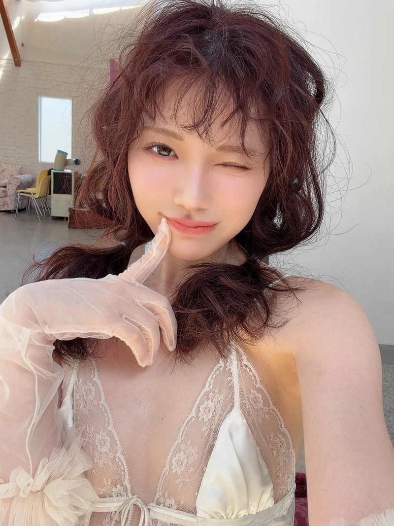 Hình Ishikawa Mio chu môi gợi cảm