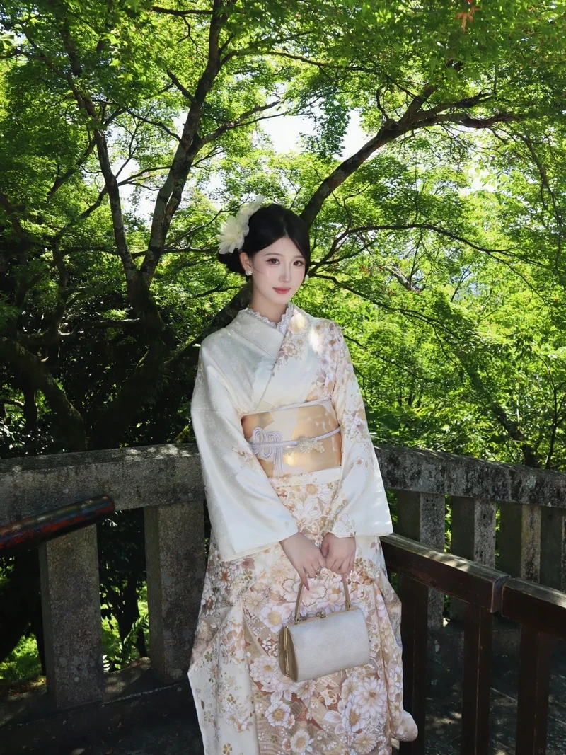 Hình Kimono nude khoe vòng ba đầy đặn