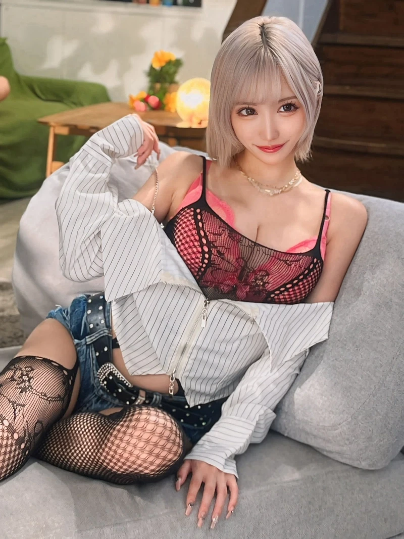 Hình ảnh Mocha Haruyo tạo dáng bikini cực mê