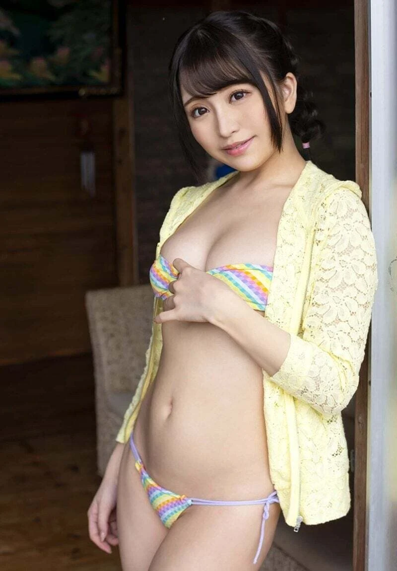 Hình ảnh Momoka Kato rạng rỡ quyến rũ