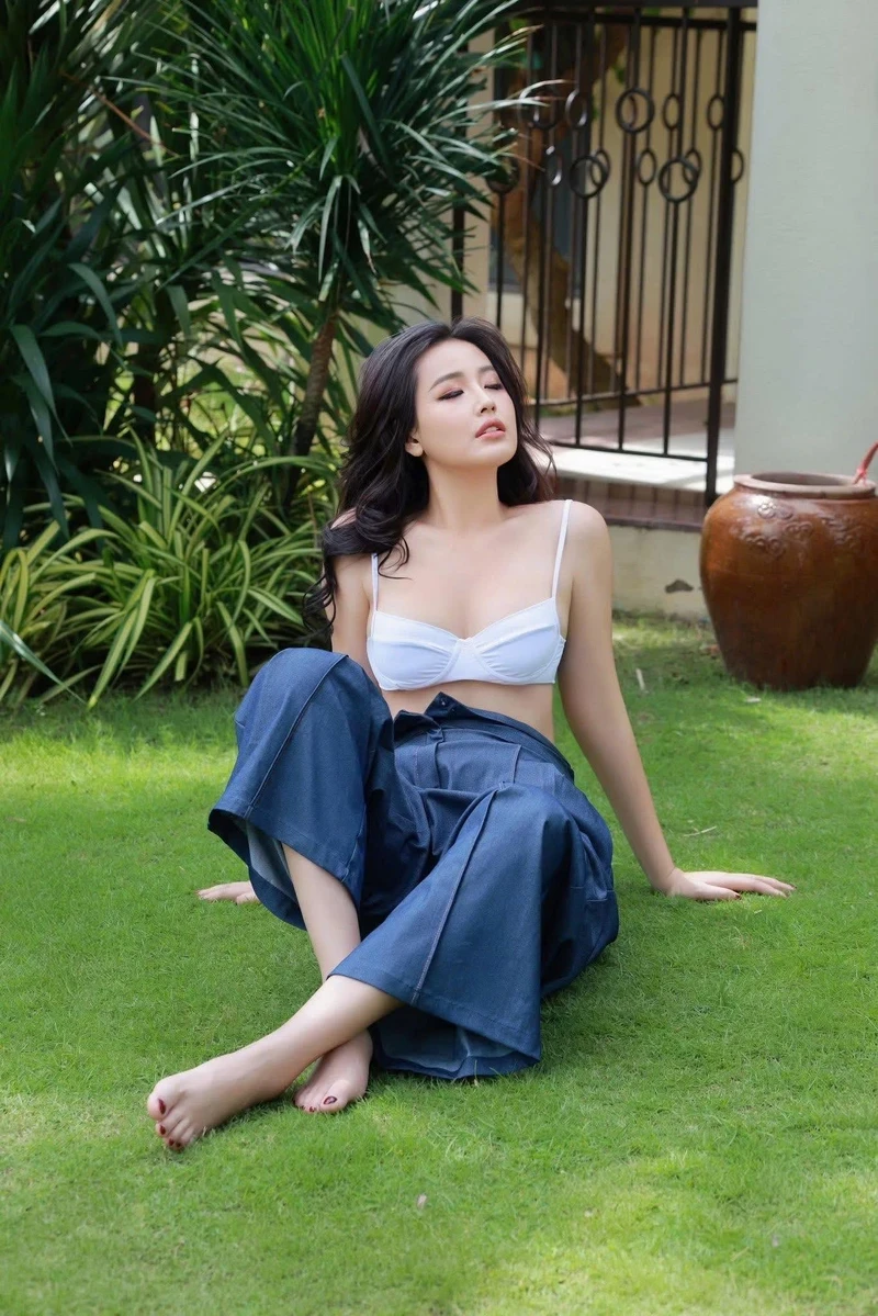 Hình ảnh người đẹp Mai Phương Thuý diện bikini gợi cảm