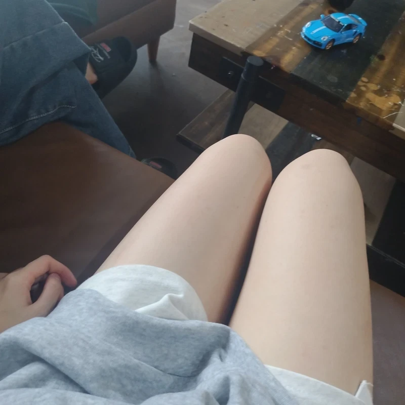 Hình chụp ảnh chân gái nuột nà thanh tú