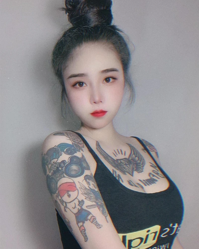 Hình gái xinh xăm mình cá tính cuốn hút