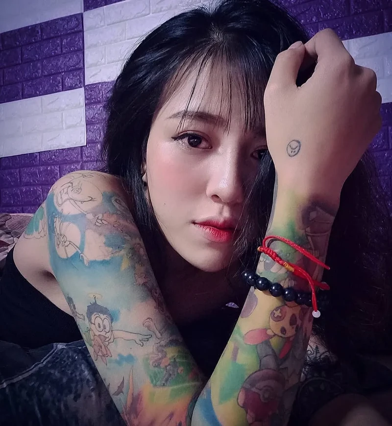 Hình gái xinh xăm mình quyến rũ táo bạo