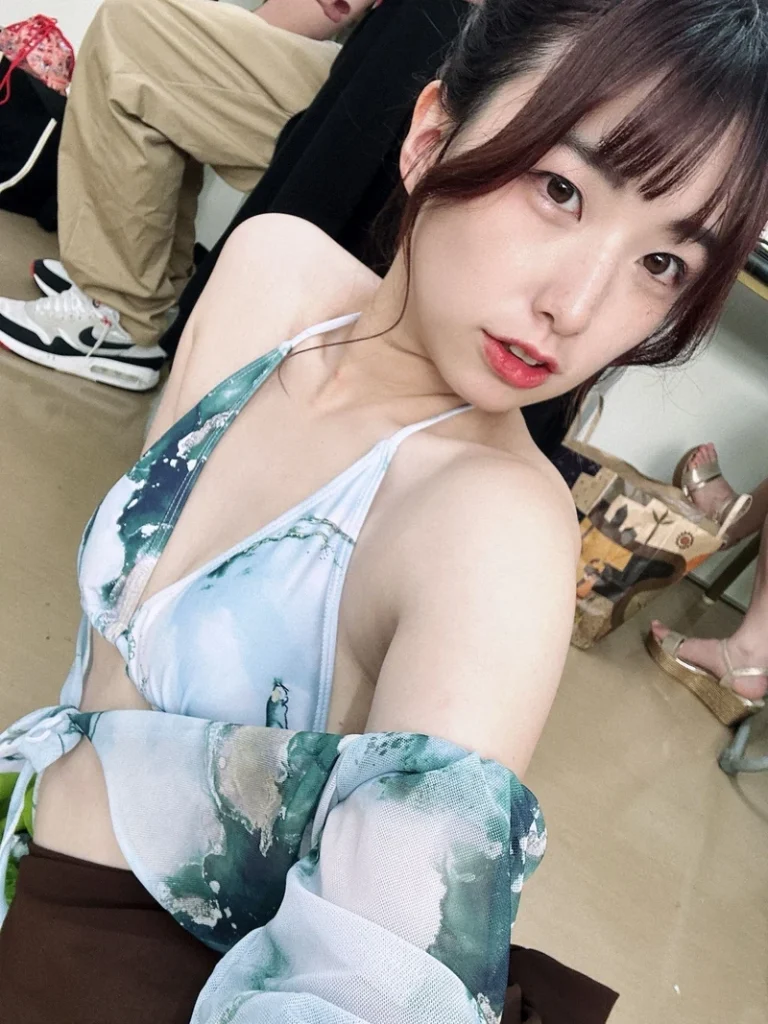 Hình nude Mai Kagari khoe vòng 1 tròn đầy quyến rũ