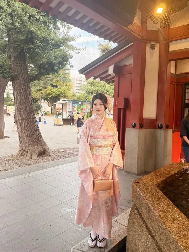 Hình sex Kimono cô gái cởi đồ lộ hàng quyến rũ