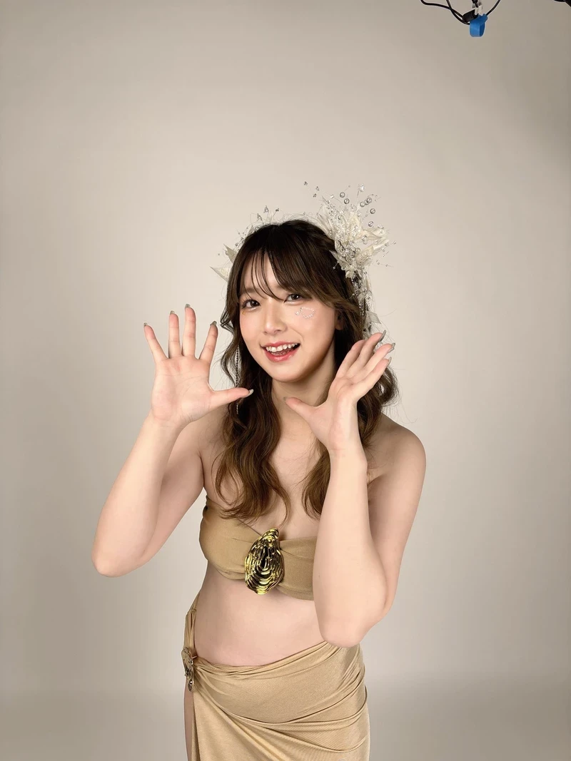 Mai Kagari cởi đồ lộ hàng vòng 3 căng mọng