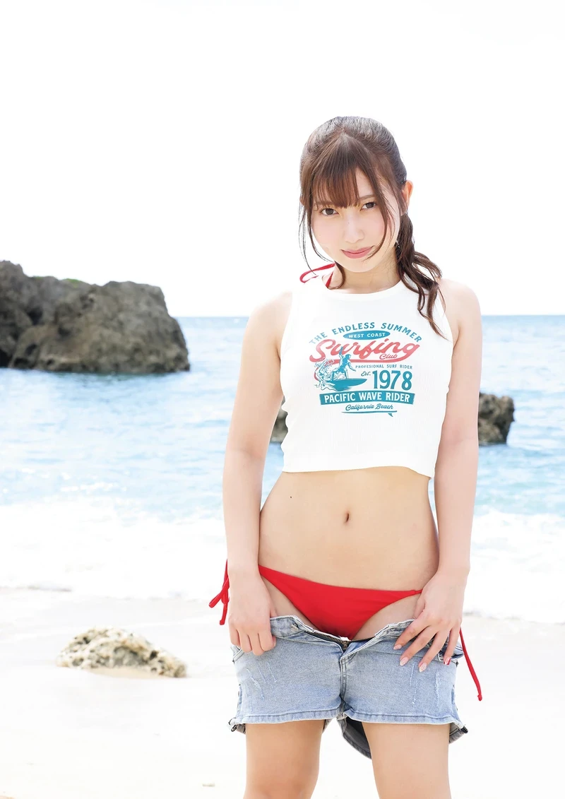 Miyu Aizawa với thần thái sexy tự nhiên