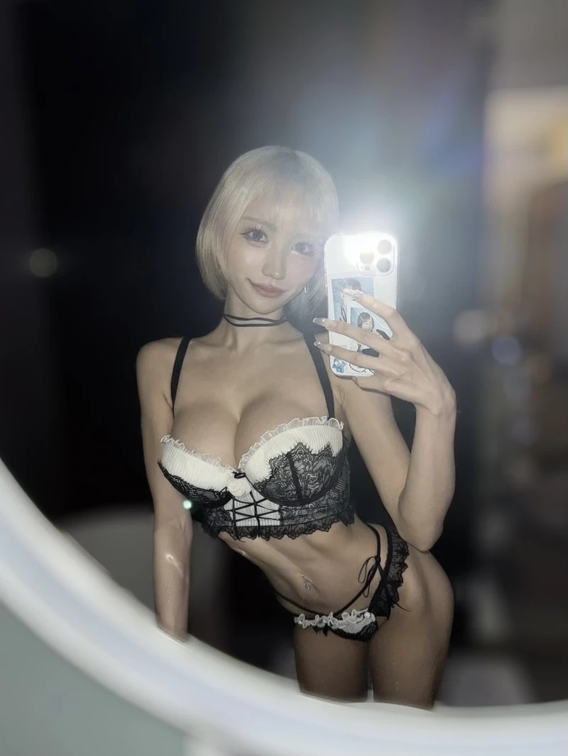 Người đẹp Haruyo Mocha bikini đen bó sát body