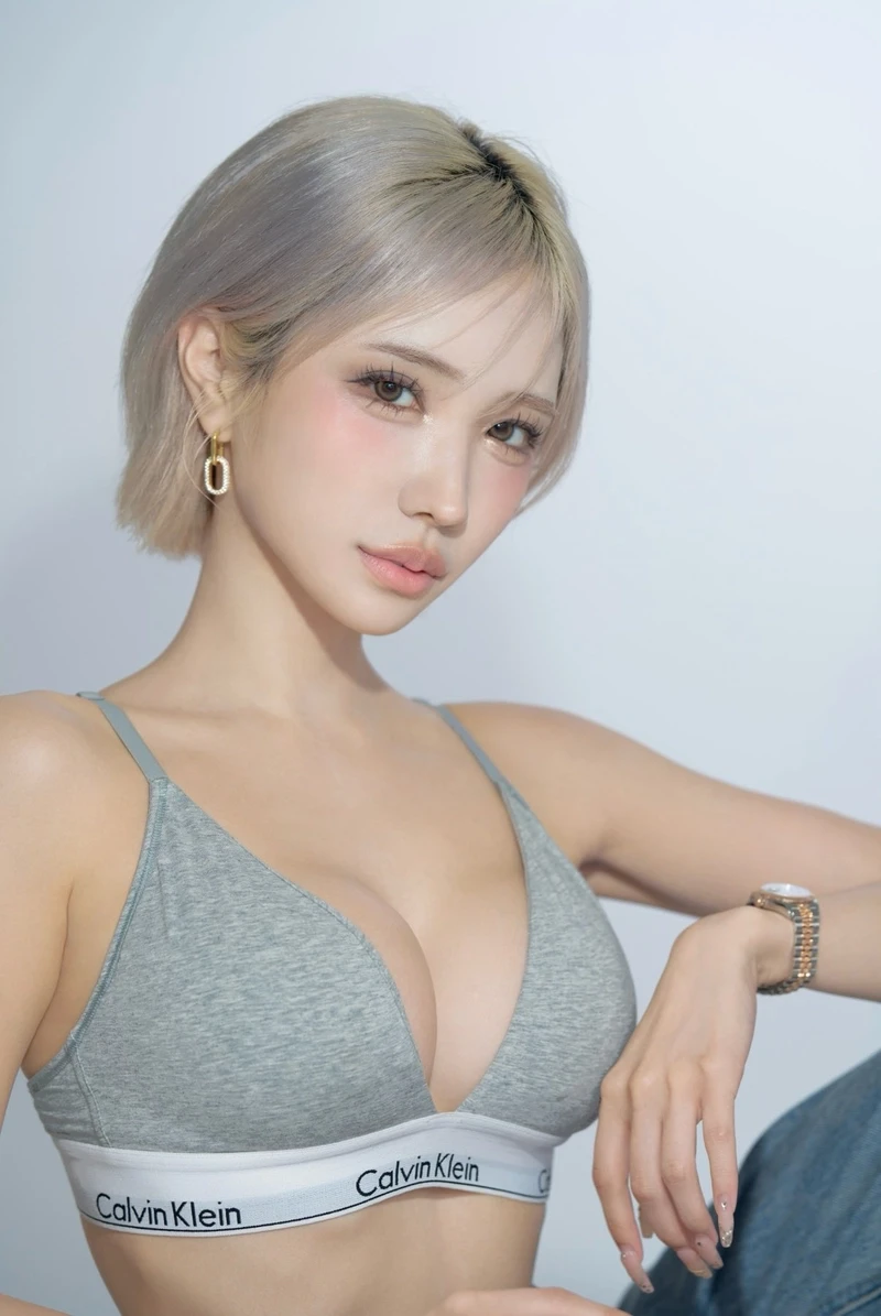 Người đẹp Mocha Haruyo bikini đơn giản