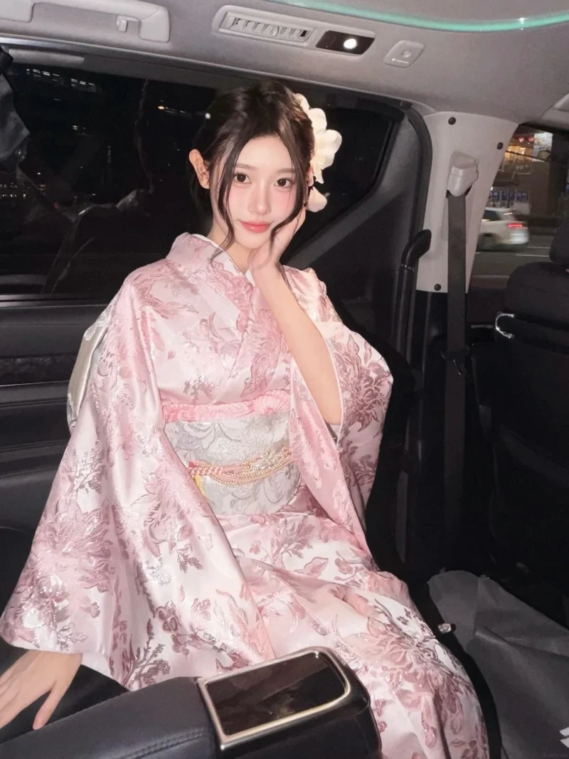 Người đẹp mặc Kimono gợi cảm show vòng ba đầy đặn