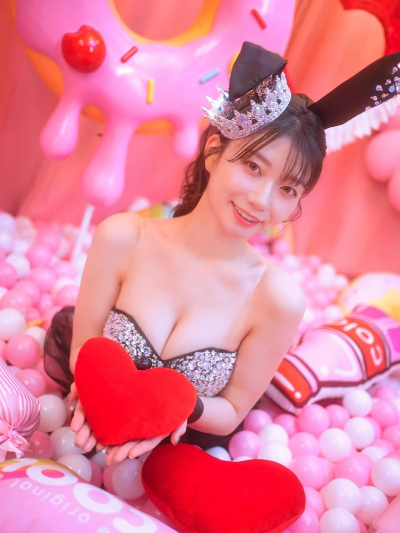 Seto Kanna diện bikini gợi cảm đầy quyến rũ