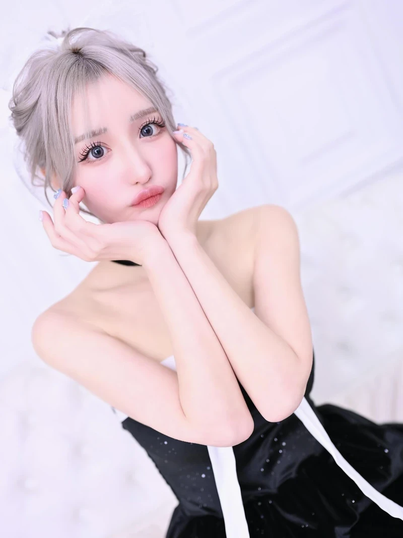 Vẻ đẹp gợi cảm của Sarina Momonaga qua ảnh bikini