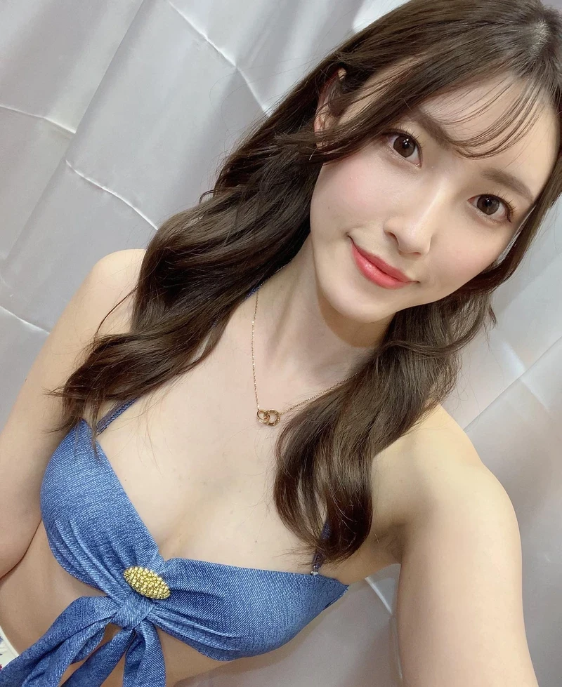 Vòng ba Kana Morisawa mông đít tròn căng cuốn hút