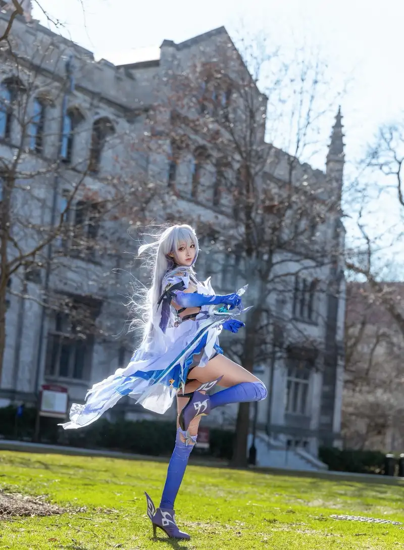 ảnh Luisa cosplay ấn tượng trong tạo hình mới