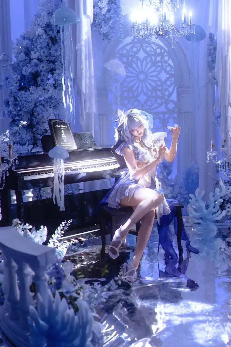 ảnh Luisa cosplay thần thái cuốn hút