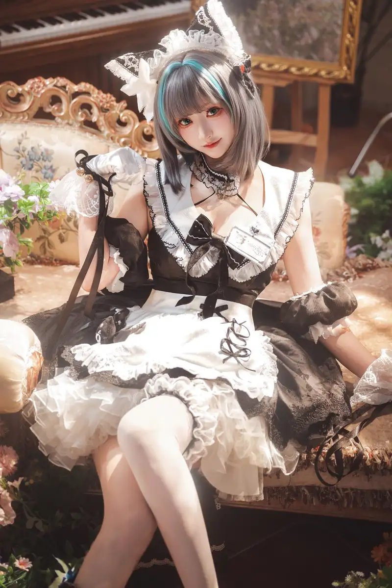 ảnh cosplay Luisa nổi bật với thần thái ấn tượng
