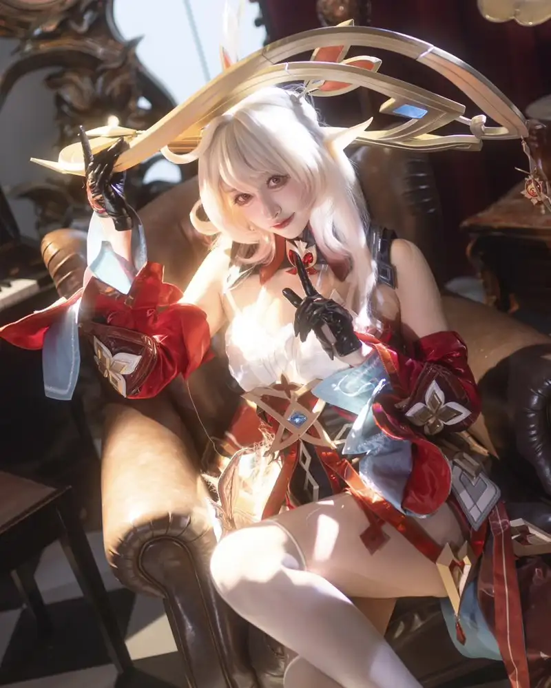hình ảnh Luisa cosplay với thần thái nổi bật