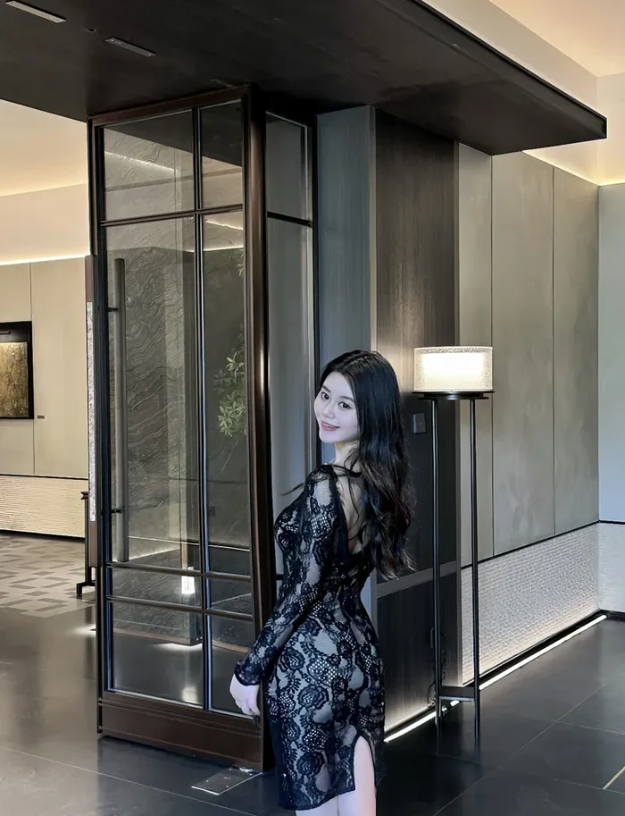 Ảnh gái xinh khí phách váy lưới sexy