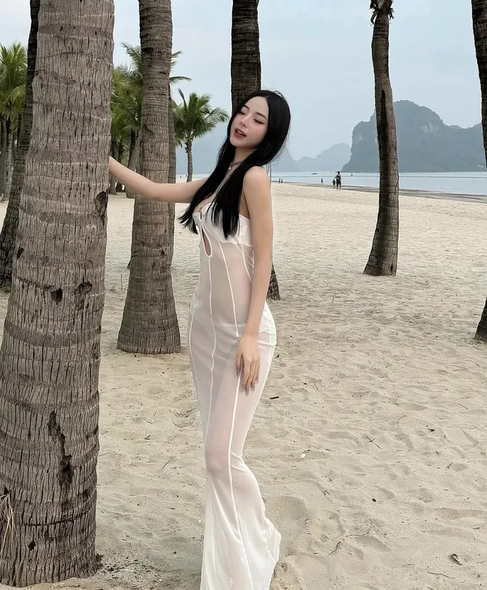 Gái xinh mặc váy lưới cực nóng bỏng